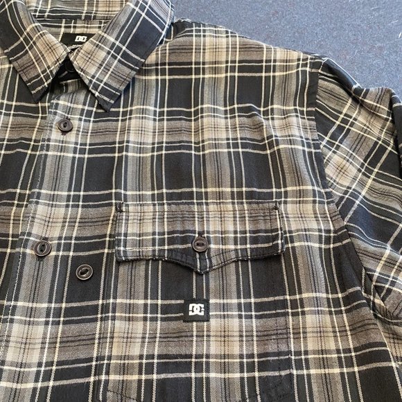 DC (M) Plaid shirt - Picture 2 of 6